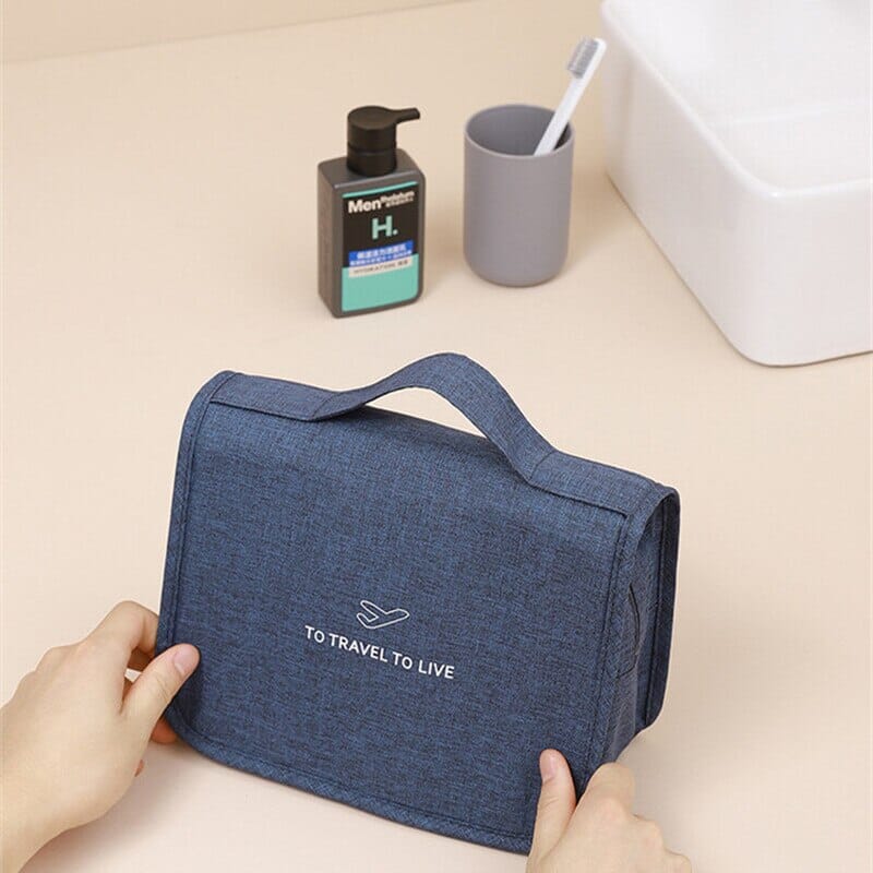 Trousse de Toilette de Voyage à Suspendre - To Travel To Live (Bleu Marine)
