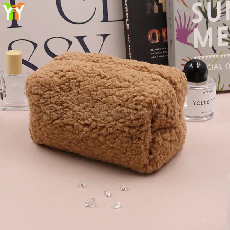 Trousse de Toilette Voyage en Moumoute pour Femme.