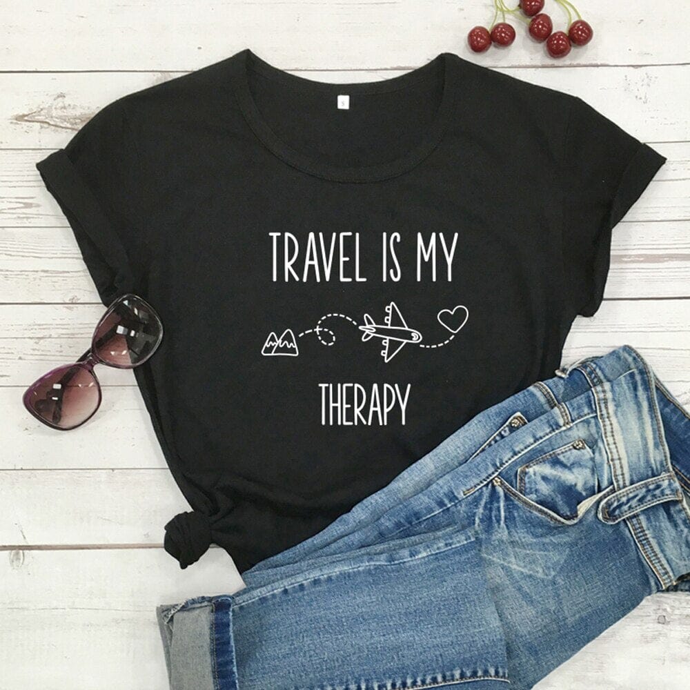 T-Shirt Voyager en Avion Pour Femme - Travel Is My Therapy