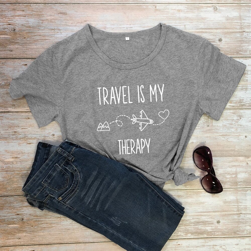 T-Shirt Voyager en Avion Pour Femme - Travel Is My Therapy
