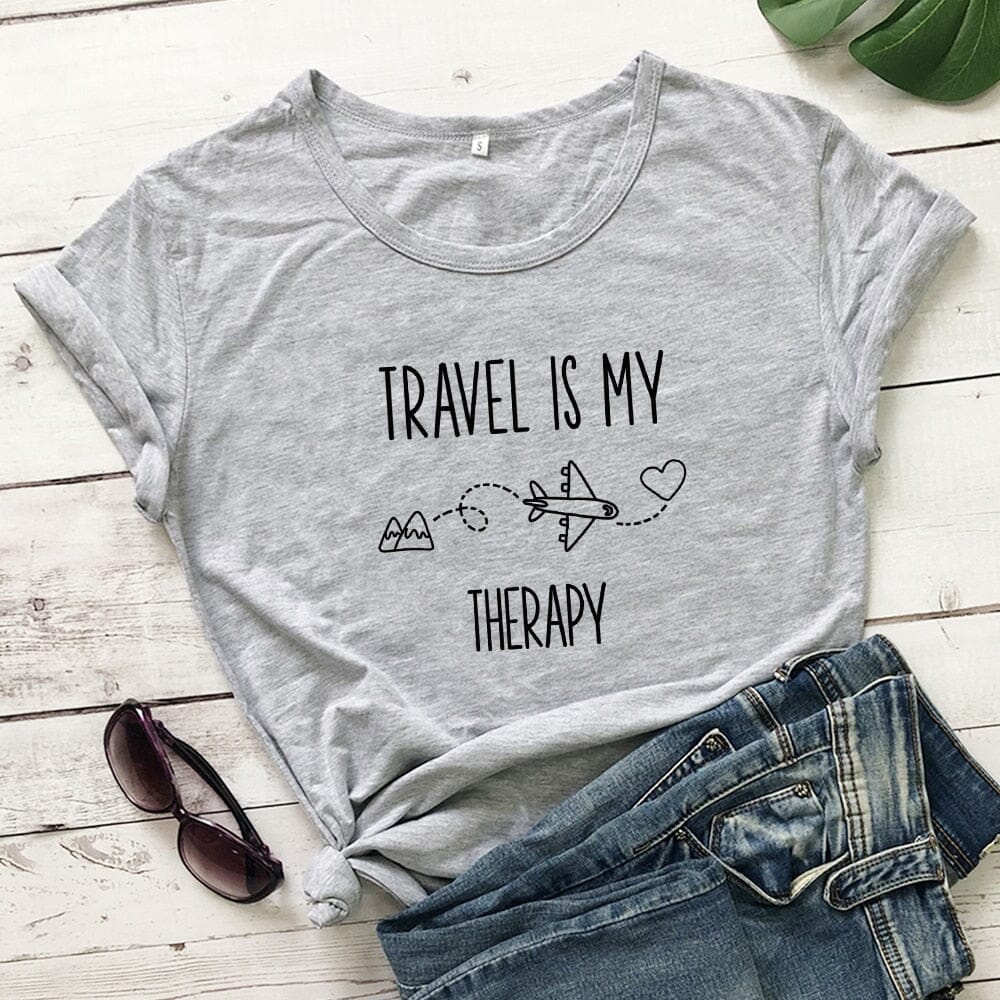 T-Shirt Voyager en Avion Pour Femme - Travel Is My Therapy