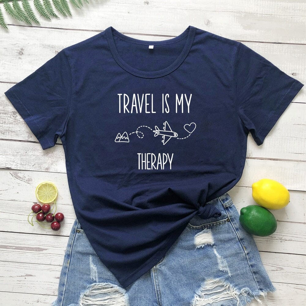 T-Shirt Voyager en Avion Pour Femme - Travel Is My Therapy
