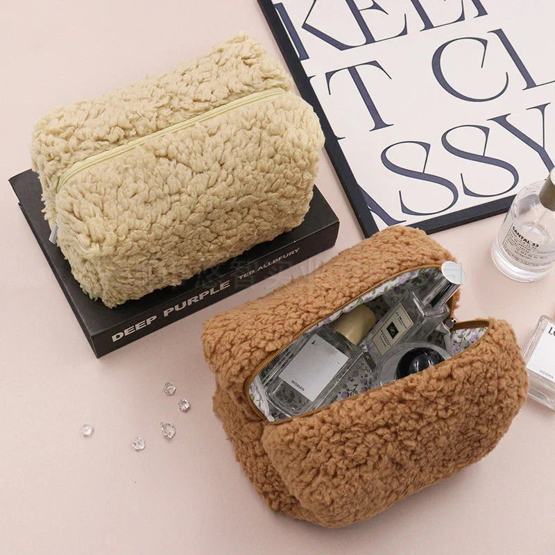 Trousse de Toilette Voyage en Moumoute pour Femme.