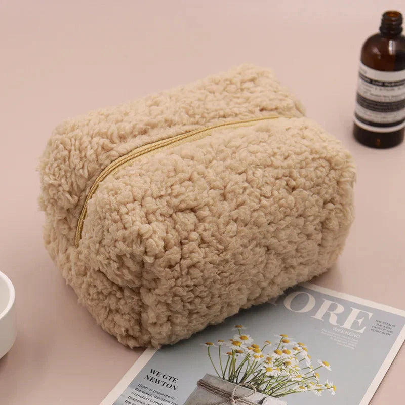 Trousse de Toilette Voyage en Moumoute pour Femme.