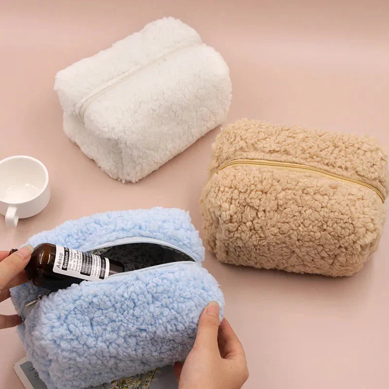 Trousse de Toilette Voyage en Moumoute pour Femme.